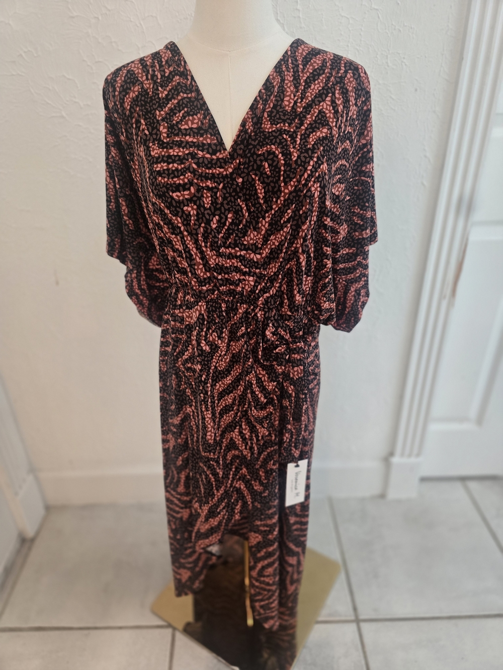 Women's V-Neck Black and Coral Printed Midi Dress